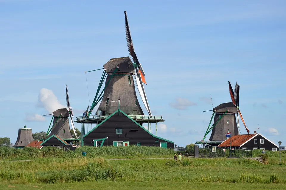 Molens en houten huizen langs de Zaan